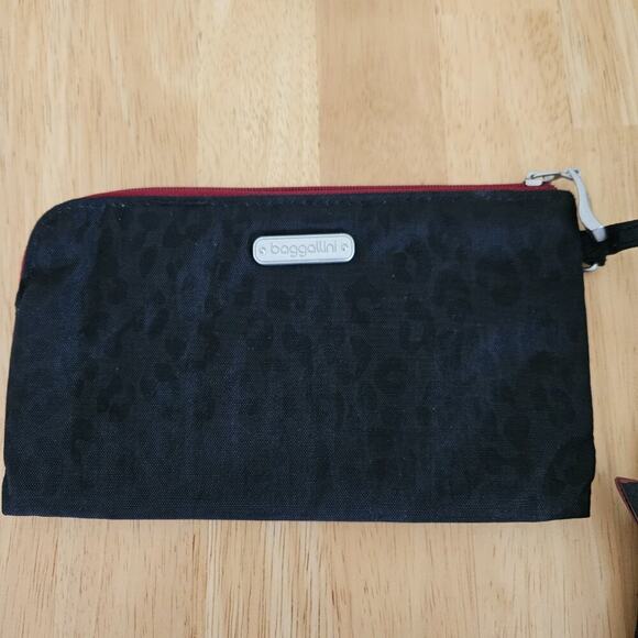 Baggallini Around Town Crossbody Bag With Rfid Phone Wristlet Black Animal- EUC - Picture 3 of 10